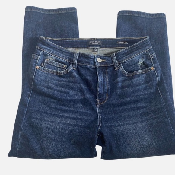 Judy Blue 9/29 Relaxed Cropped Fit Dark Wash Distressed Mid Rise Jeans - Picture 2 of 8